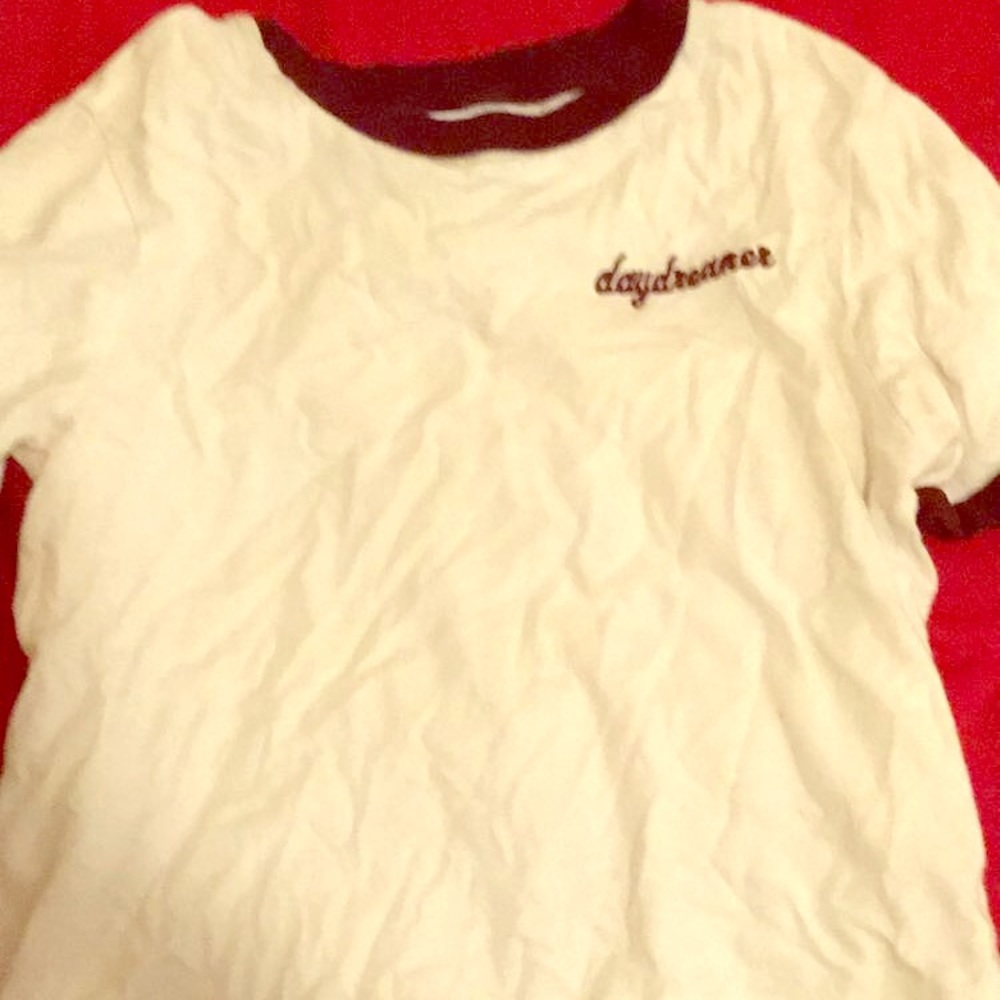 KENDALL & KYLIE DAYDREAMER CROP TEE